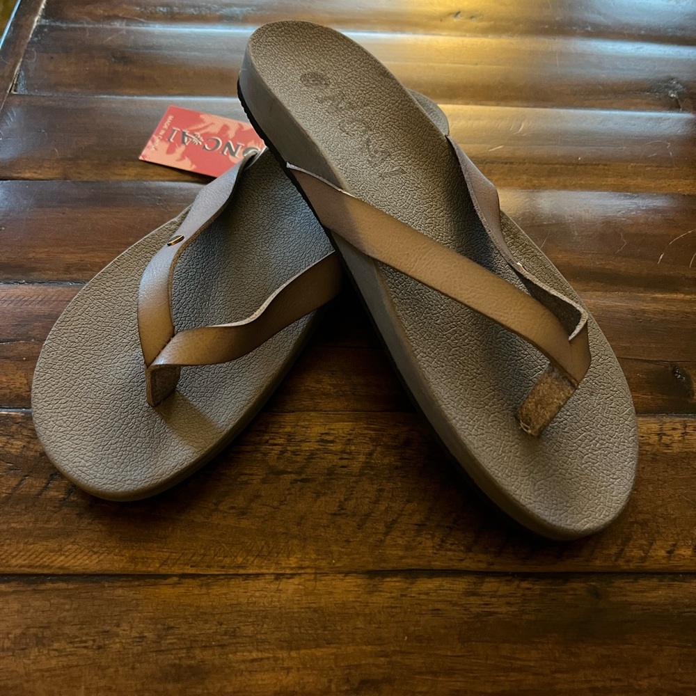 Grey leather strap flip flops